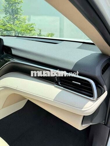 Toyota Camry 2022 2.5 Q - Odo 5.6 vạn 1 chủ từ đâu