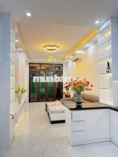 Giảm ngay 800tr! Nhà đẹp phố Hoàng Cầu, 45m*5T, thang máy, 20m ra phố