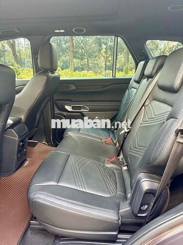 Ford Everest 2024 Titanium 2.0L 4x2 AT - 5400 km