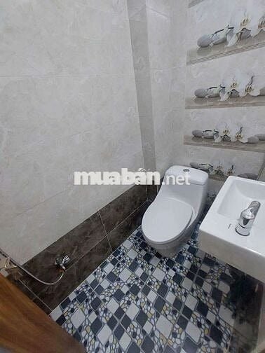 cần bán gấp nhà quận 8 Bông Sao 1T2L diện tích lớn SHR gần UBND, chợ