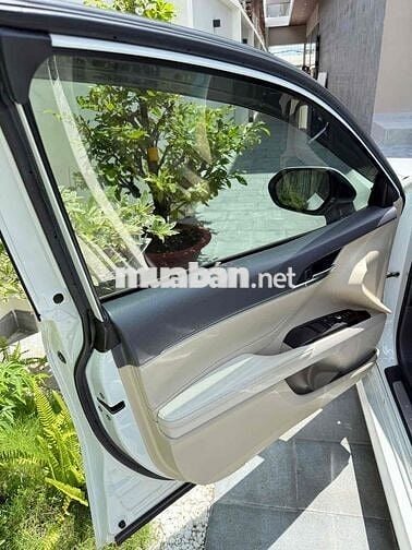 Toyota Camry 2022 2.5 Q - Odo 5.6 vạn 1 chủ từ đâu