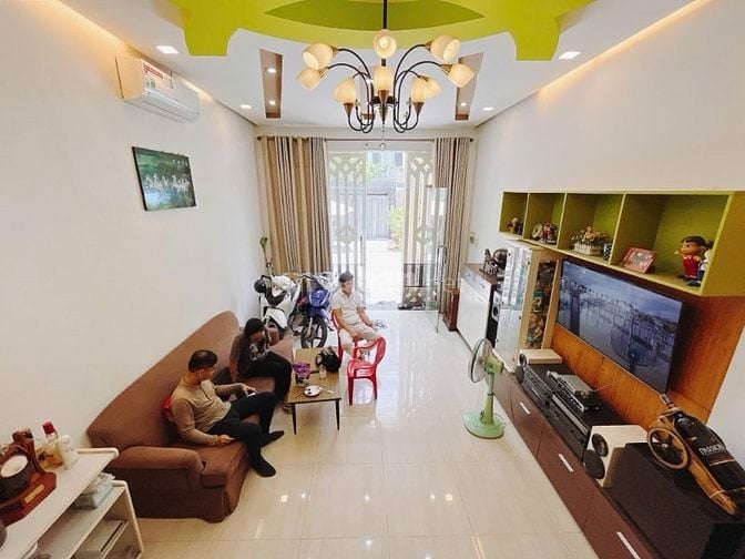 Nhà liền kề thị trấn nhà bè đường trước nhà 10M