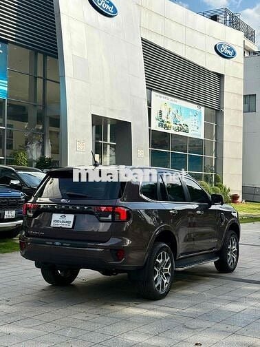 Ford Everest 2024 Titanium 2.0L 4x2 AT - 5400 km