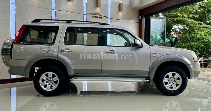 Ford Everest 2.5L 4x2 AT - 75.000km một đời chủ