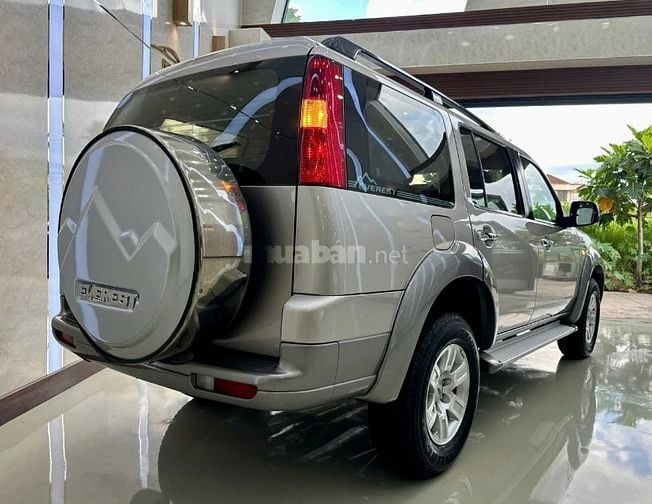 Ford Everest 2.5L 4x2 AT - 75.000km một đời chủ