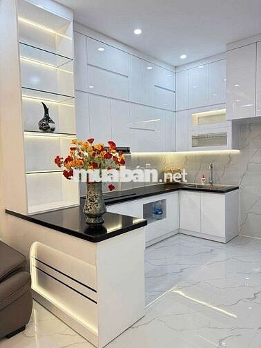 Giảm ngay 800tr! Nhà đẹp phố Hoàng Cầu, 45m*5T, thang máy, 20m ra phố
