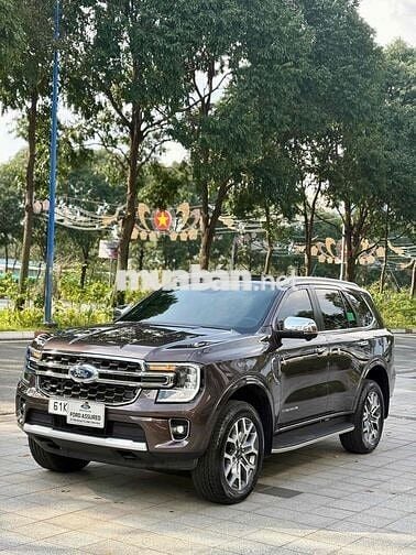 Ford Everest 2024 Titanium 2.0L 4x2 AT - 5400 km