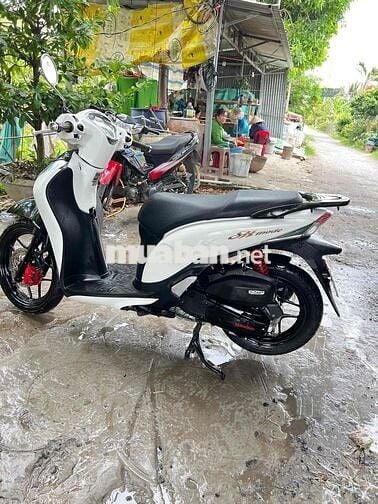 sh mo  125 Fi trắng đen bọt chơ