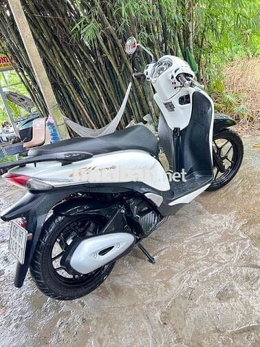 sh mo  125 Fi trắng đen bọt chơ