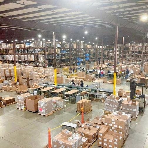 TUYỂN PHỤ XE TẢI GIAO HÀNG SIÊU THỊ | ỔN ĐỊNH 16TR| BAO ĂN Ở HCM,BD,DN