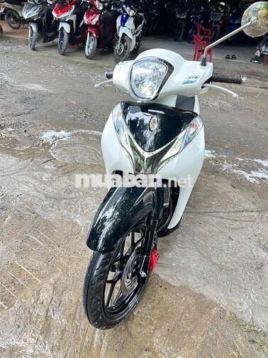 sh mo  125 Fi trắng đen bọt chơ