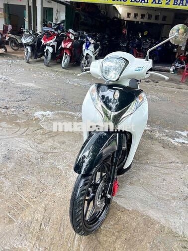 sh mo  125 Fi trắng đen bọt chơ