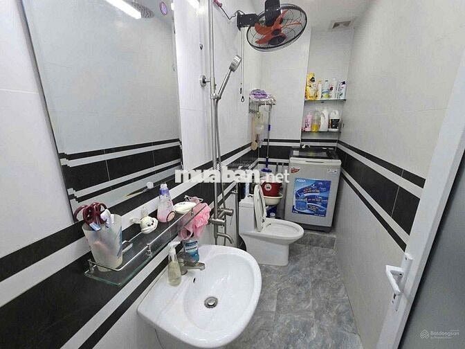 Cho thuê nhà 1 trệt lầu hẻm xe tải gần trường cấp 2 Linh Đông