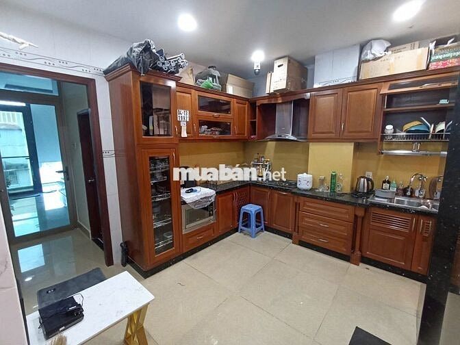CÓ THANG MÁY - Mặt tiền Nguyễn Trãi, Quận 5 - DT 4x10m, GIÁ TỐT