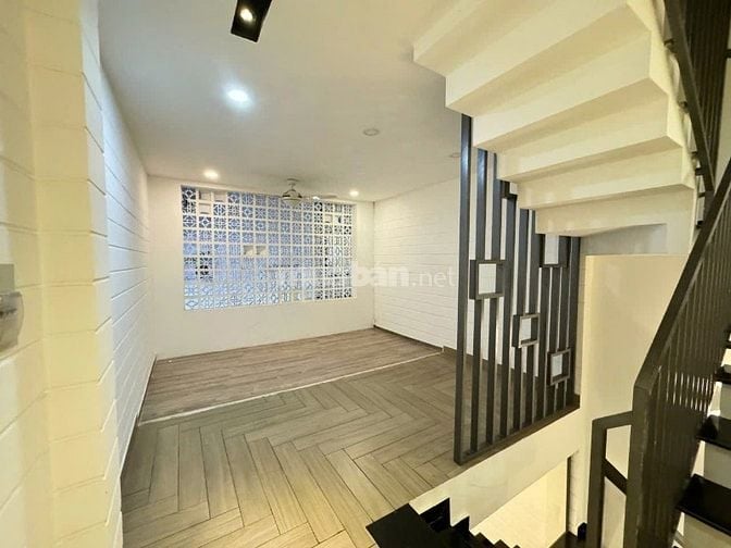 Cho thuê nhà mặt tiền Huỳnh Văn Bánh, Phường 11, Quận Phú Nhuận