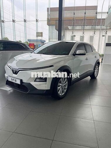 VinFast VF6 Eco 2025