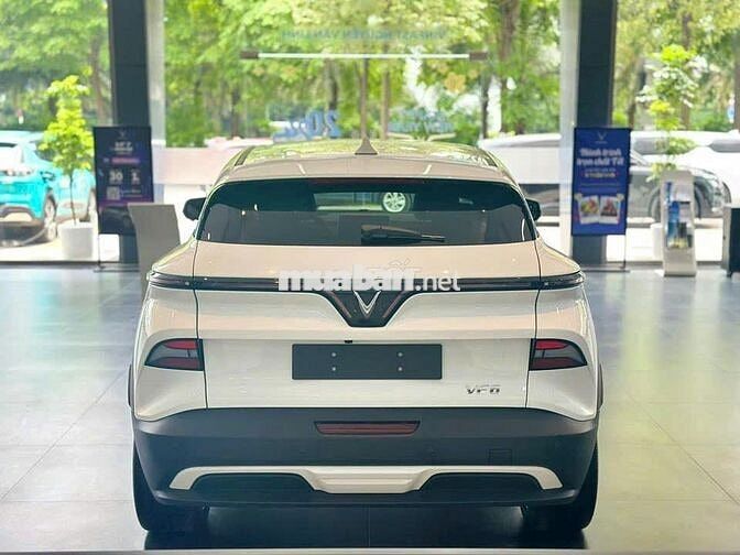 VinFast VF6 Eco 2025