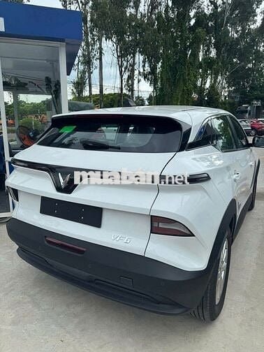 VinFast VF6 Eco 2025