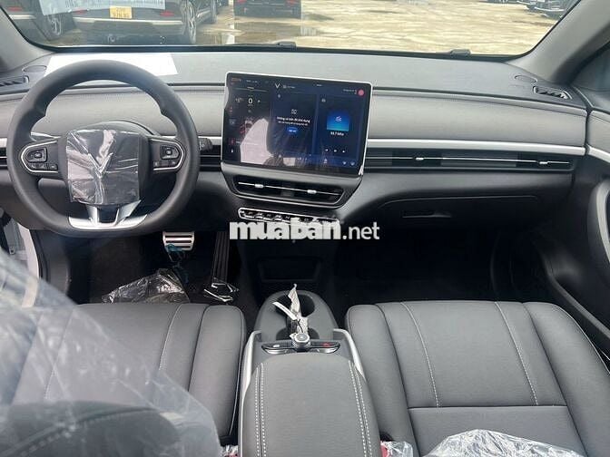 VinFast VF6 Eco 2025