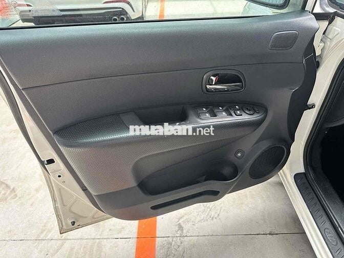 Kia Carens 2015 MT