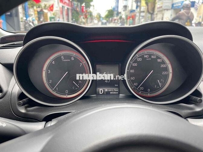 Suzuki Swift 2024 XG - 9800 km