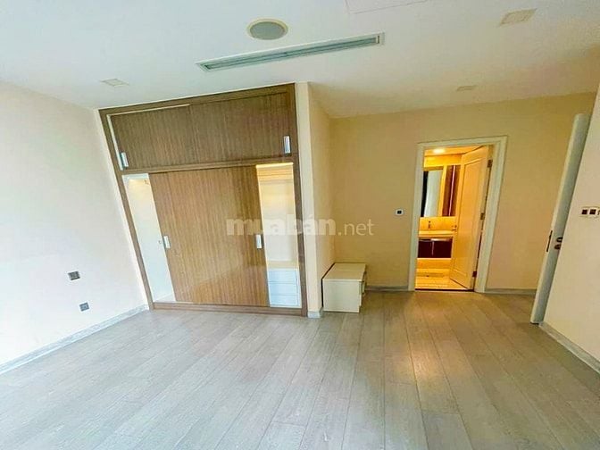 Bán Căn hộ tại Vinhomes Golden River Quận 1 tầng cao 3 phòng ngủ 121m2