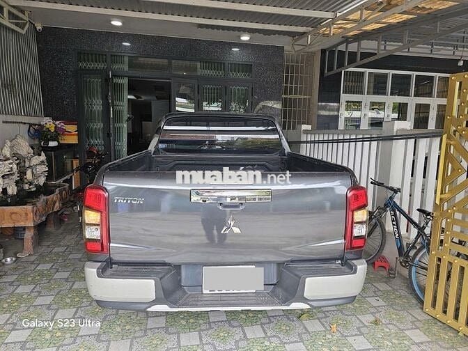 Bán Mitsubishi Triton 2022 4x2 AT màu Xám đi kỹ