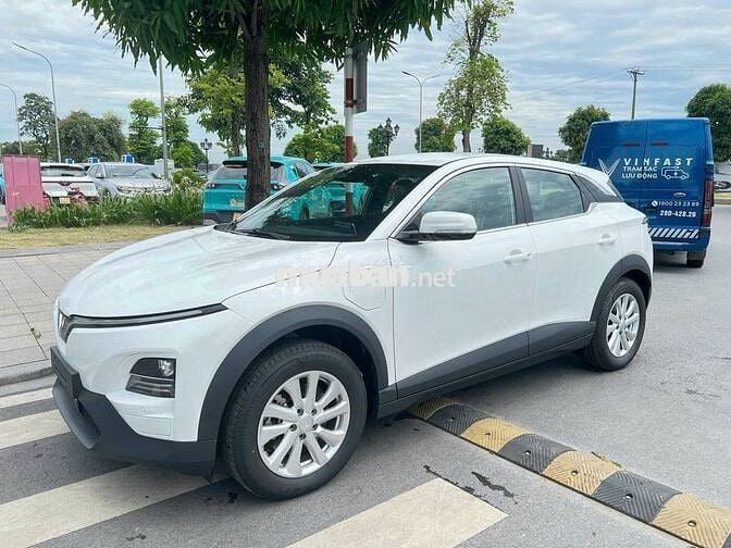 VinFast VF6 Eco 2025