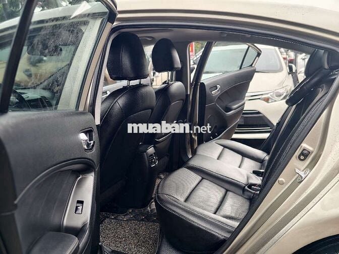 KIA K3 2015 1.6 MÀU VÀNG CÁT