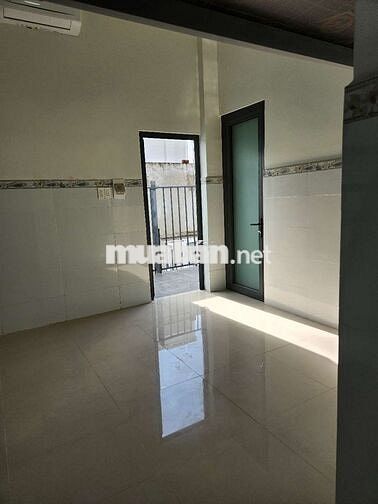 PHÒNG TRỌ GIÁ RẺ - NGUYÊN TÒA MỚI XÂY - 30M2 - BAN CÔNG - VIEW XỊN -