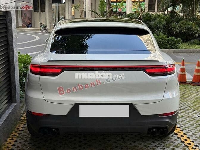 Porsche Cayenne Coupe’ Platinum Edition 2023