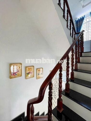 Bán Nhà Trệt 2 Lầu, hẻm oto 3 phòng ngủ giá tại cmt8 ,giá 3ty330