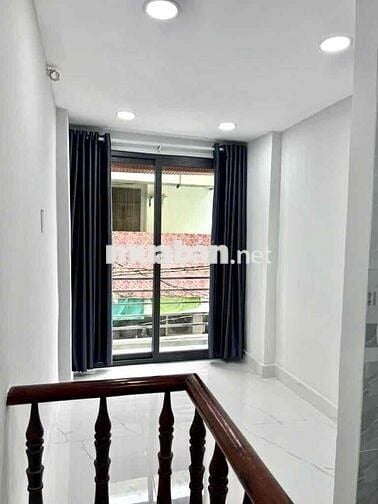 Nhà 2.1 Tỷ 3 Tầng 2PN2WC Ngay Trung Tâm Q.3 Hẻm CMT8