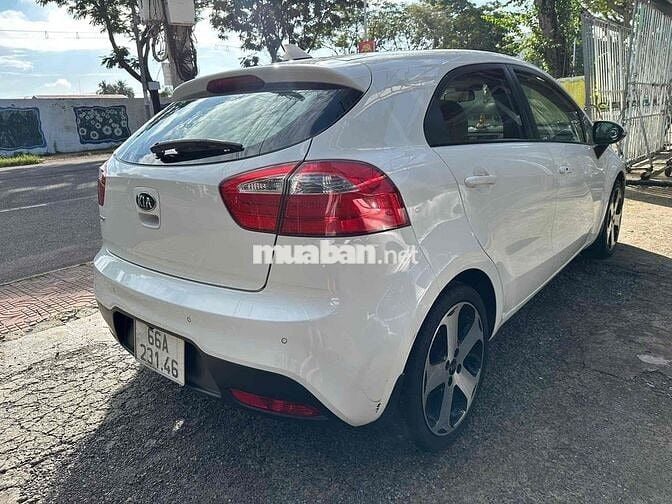 Kia Rio 2012 1.4 AT Hatchback - 140000 km
