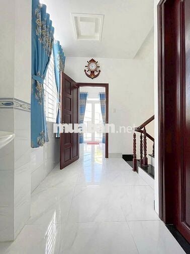 Bán Nhà Trệt 2 Lầu, hẻm oto 3 phòng ngủ giá tại cmt8 ,giá 3ty330