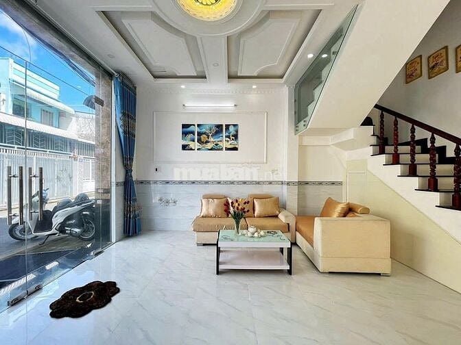 Bán Nhà Trệt 2 Lầu, hẻm oto 3 phòng ngủ giá tại cmt8 ,giá 3ty330