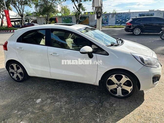 Kia Rio 2012 1.4 AT Hatchback - 140000 km