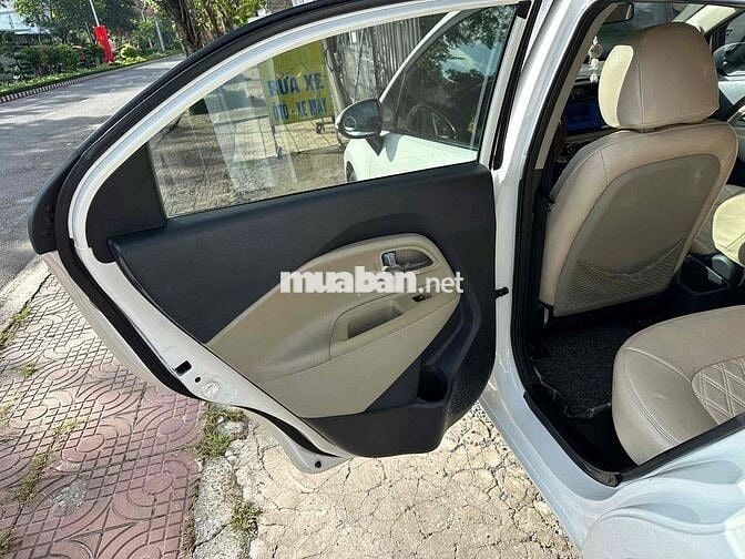 Kia Rio 2012 1.4 AT Hatchback - 140000 km