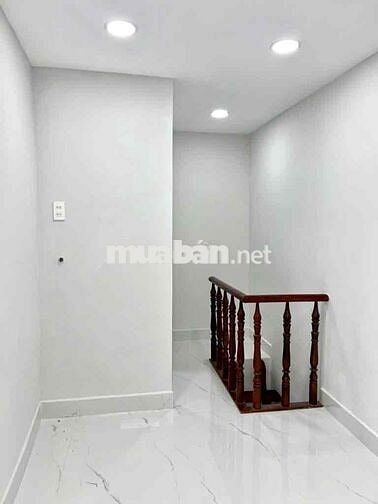 Nhà 2.1 Tỷ 3 Tầng 2PN2WC Ngay Trung Tâm Q.3 Hẻm CMT8