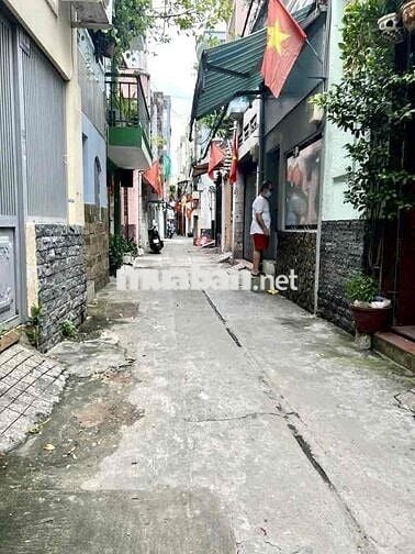 Nhà 2.1 Tỷ 3 Tầng 2PN2WC Ngay Trung Tâm Q.3 Hẻm CMT8
