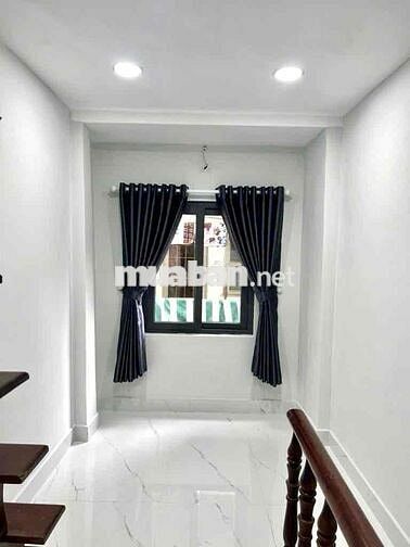 Nhà 2.1 Tỷ 3 Tầng 2PN2WC Ngay Trung Tâm Q.3 Hẻm CMT8