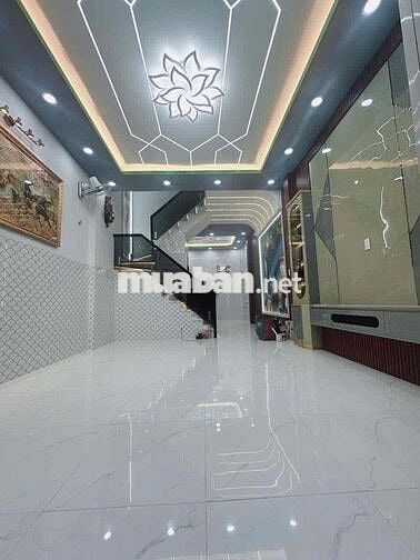 SIÊU PHẨM GẦN CHỢ DT 4.2m x 10m 3 Tỷ 950