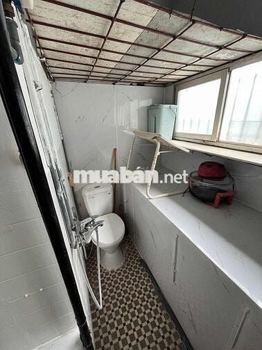 Cho thuê phòng 20m2 gác xép đường Tràng Thi, quận Hoàn Kiếm