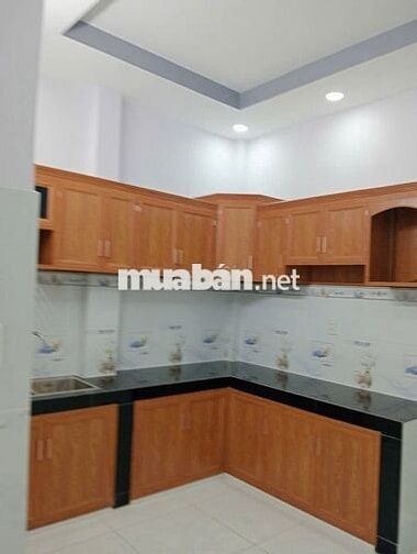 NHÀ BÌNH TRỊ ĐÔNG KẾ TÊN LỬA HẺM XE HƠI
