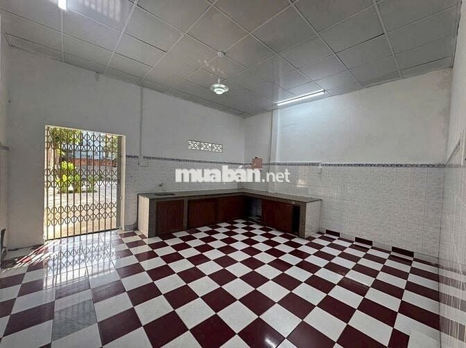MB NHÀ TRỆT 2 LẦU ĐƯỜNG 30/4 CÓ 5PN-5WC SÂN CỰC RỘNG,NHÀ MỚI SẠCH