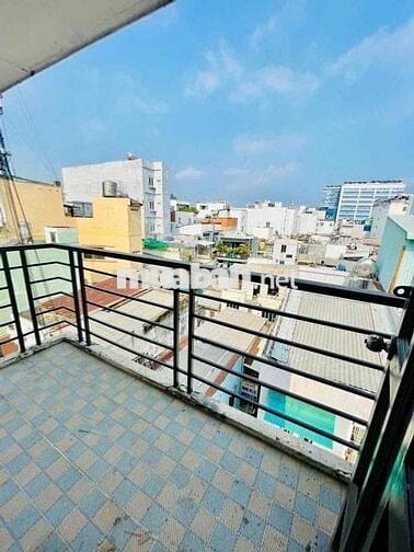 Studio ban công gần trường ĐH Tài chính - Marketing