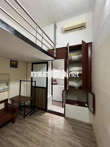 Cho thuê phòng 20m2 gác xép đường Tràng Thi, quận Hoàn Kiếm