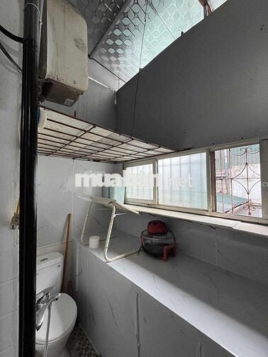 Cho thuê phòng 20m2 gác xép đường Tràng Thi, quận Hoàn Kiếm