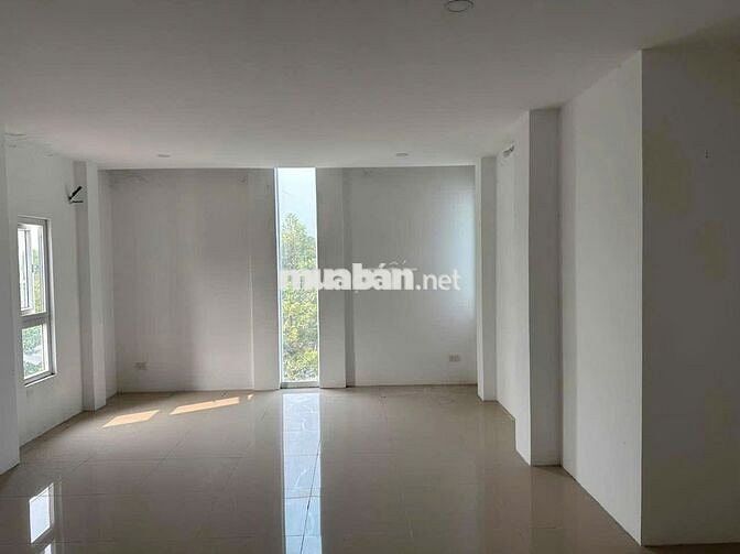 TÒA NHÀ 650M2 PCCC THẨM DUYỆT ĐIỆN 3FA 1FA ĐỦ THANG MÁY TRỆT 3 LẦU