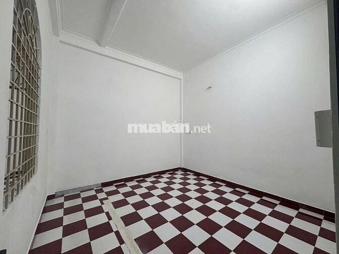 MB NHÀ TRỆT 2 LẦU ĐƯỜNG 30/4 CÓ 5PN-5WC SÂN CỰC RỘNG,NHÀ MỚI SẠCH